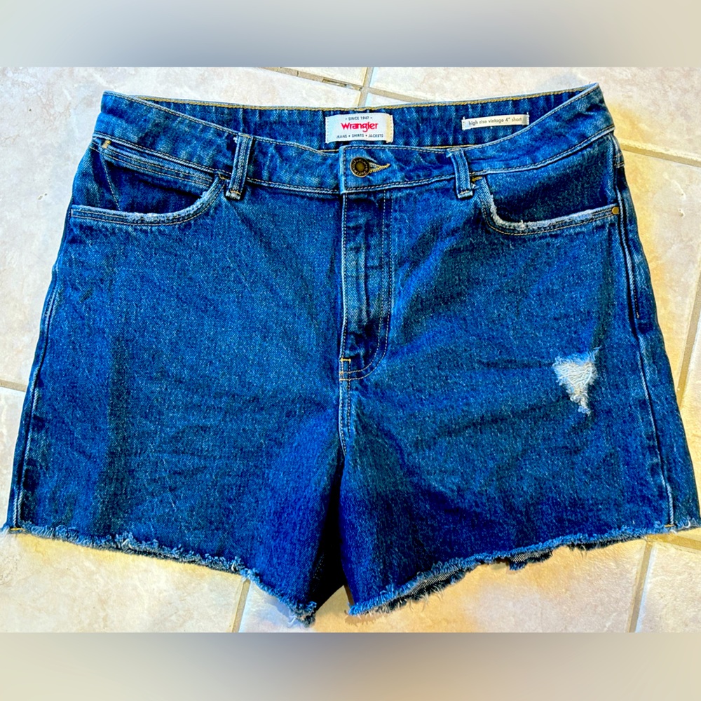 WRANGLER s10/30 ‘Hi rise vintage 4” short’-look new! No stretch dk wash denim